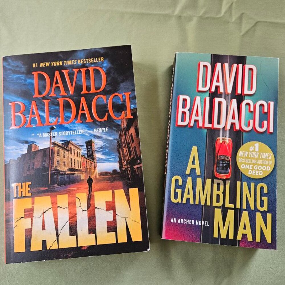 2 Book Bundle: David Baldacci - The Fallen & A Gambling Man - Small Paperback